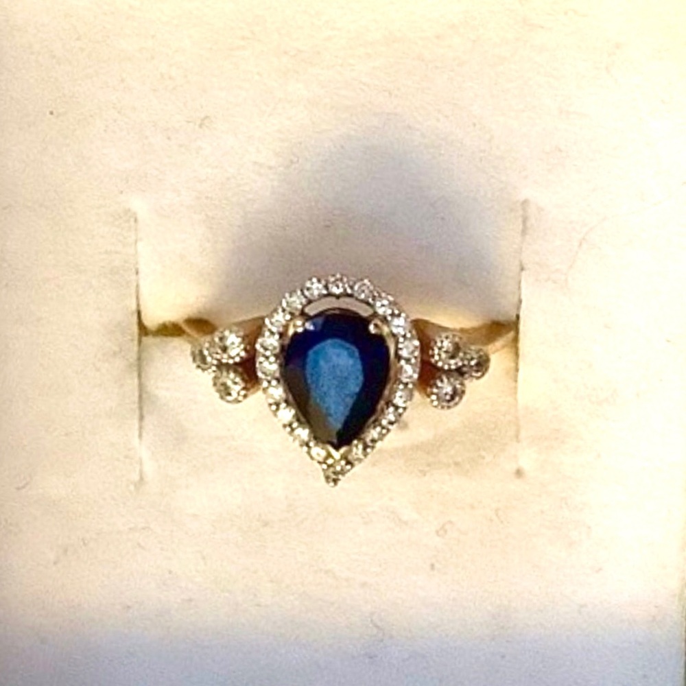 18K Natural Blue Sapphire with Diamonds Ring